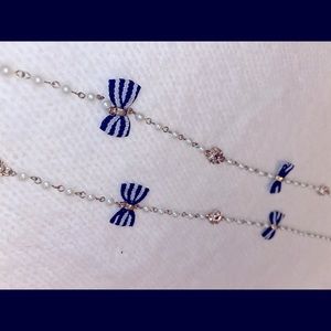 Pearl necklace with navy bows